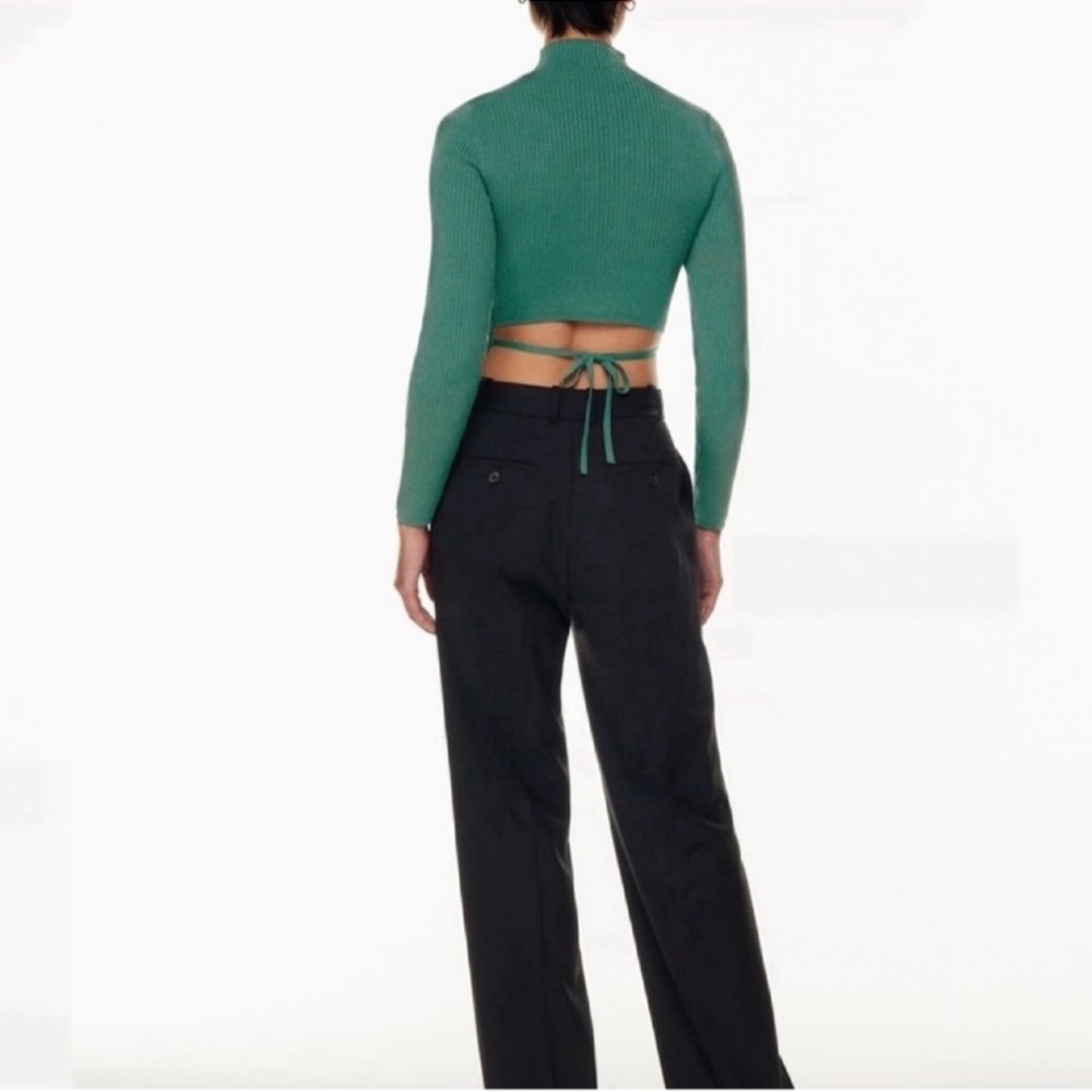 Like new Babaton Open Back Green Cowl Turtleneck
Sweater Size Small